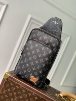 lv borsa uomo clova.jpg