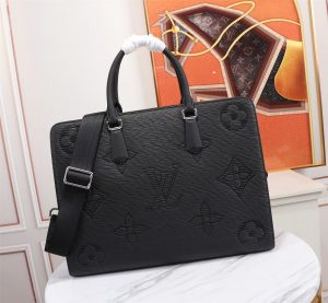 lv borsa uomo fze3o.jpg