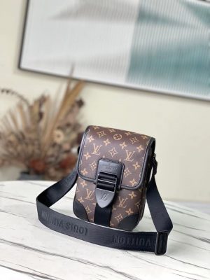 lv borsa uomo q7zaa.jpg